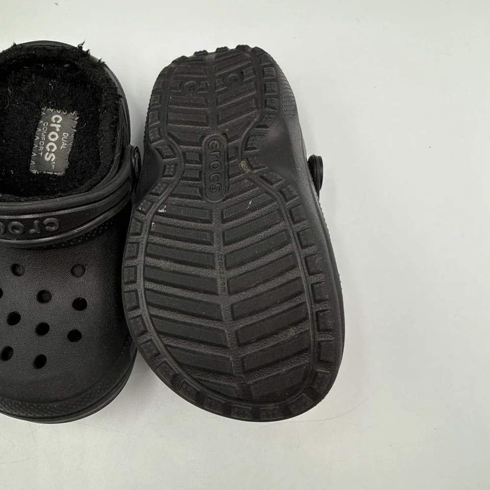 Crocs Comfort Fleece Lined Clogs Child Size C 8 Black